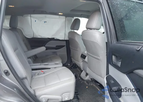 2018 Toyota Highlander Xle z USA, uszkodzony, nr VIN 5TDKZRFH7JS542632